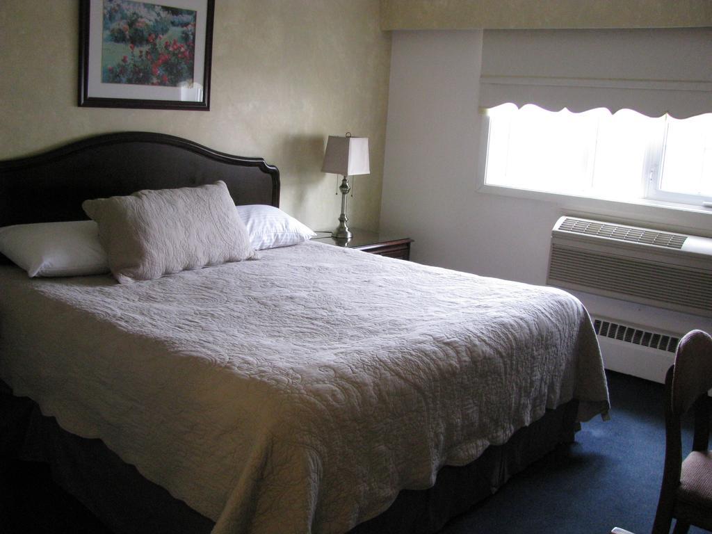 Billy Barker Casino Hotel Quesnel Extérieur photo