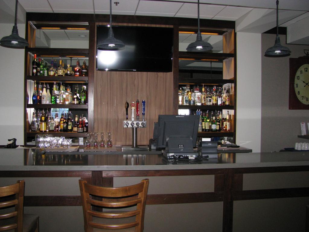 Billy Barker Casino Hotel Quesnel Extérieur photo