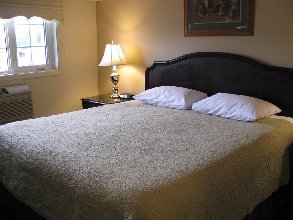 Billy Barker Casino Hotel Quesnel Extérieur photo