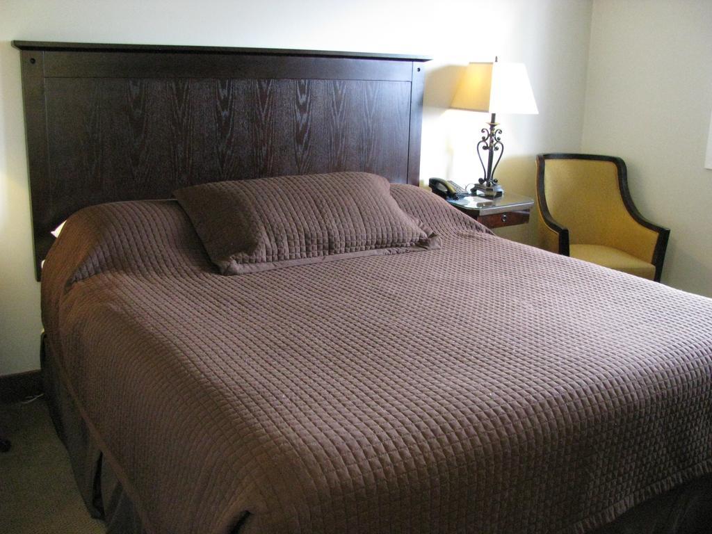 Billy Barker Casino Hotel Quesnel Extérieur photo