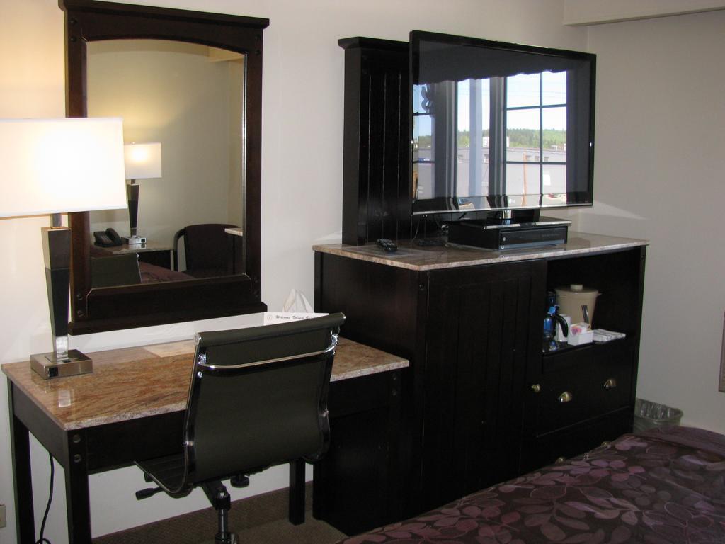 Billy Barker Casino Hotel Quesnel Extérieur photo
