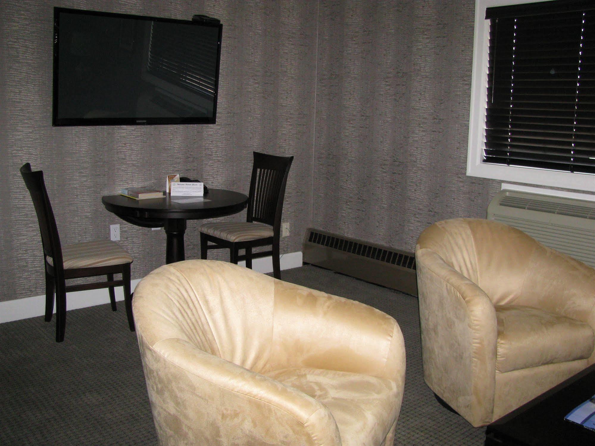 Billy Barker Casino Hotel Quesnel Extérieur photo