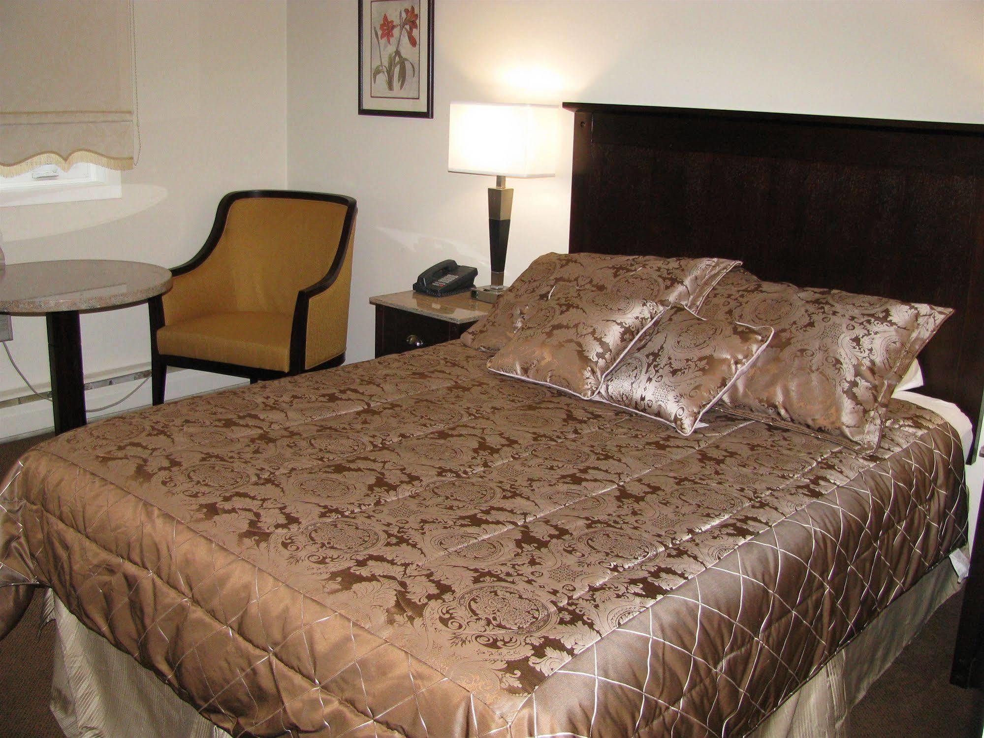 Billy Barker Casino Hotel Quesnel Extérieur photo
