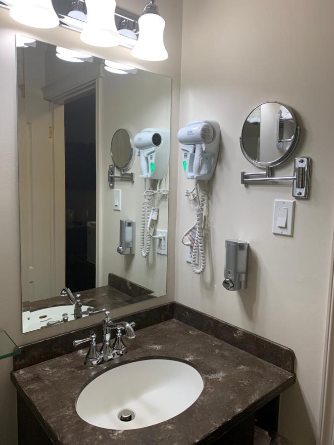 Billy Barker Casino Hotel Quesnel Extérieur photo